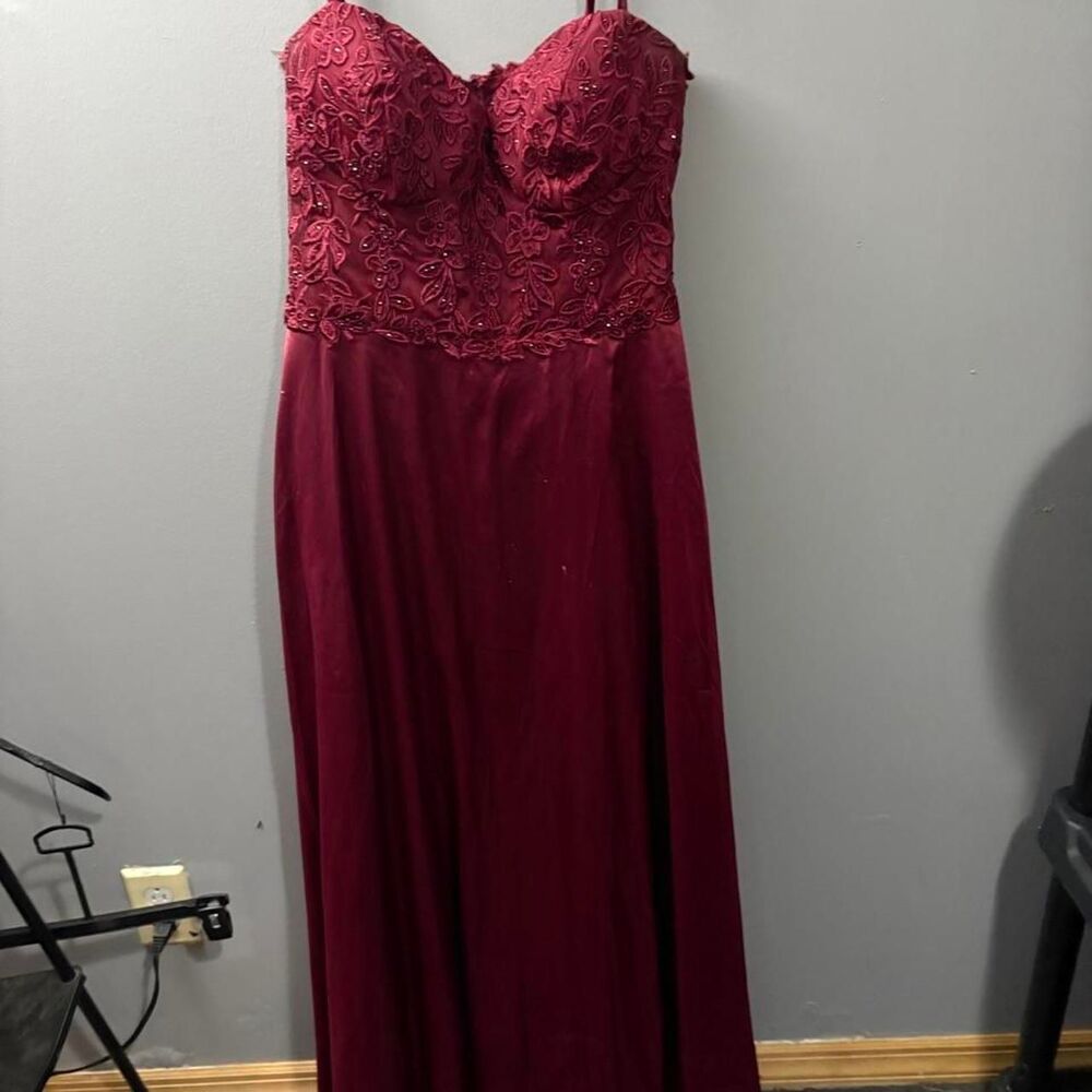 Windsor Women's Burgundy and Red Dress